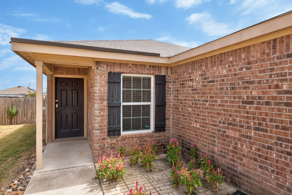 228 Millers Loop Jarrell, TX 76537