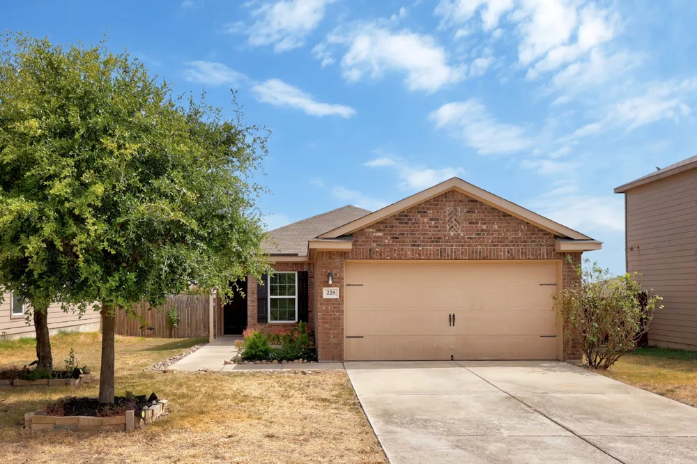 228 Millers Loop Jarrell, TX 76537