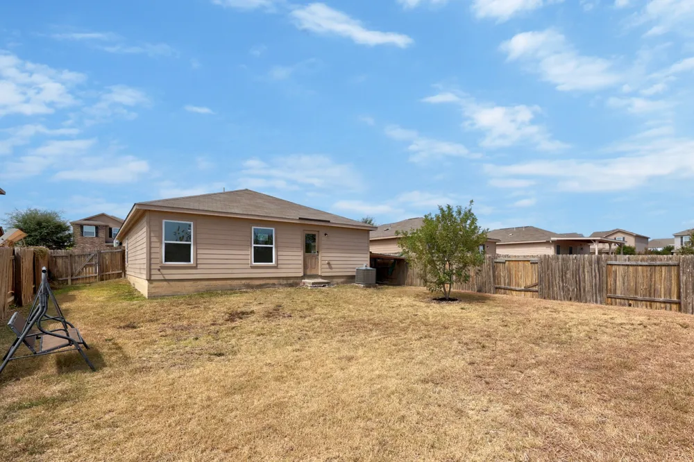 228 Millers Loop Jarrell, TX 76537
