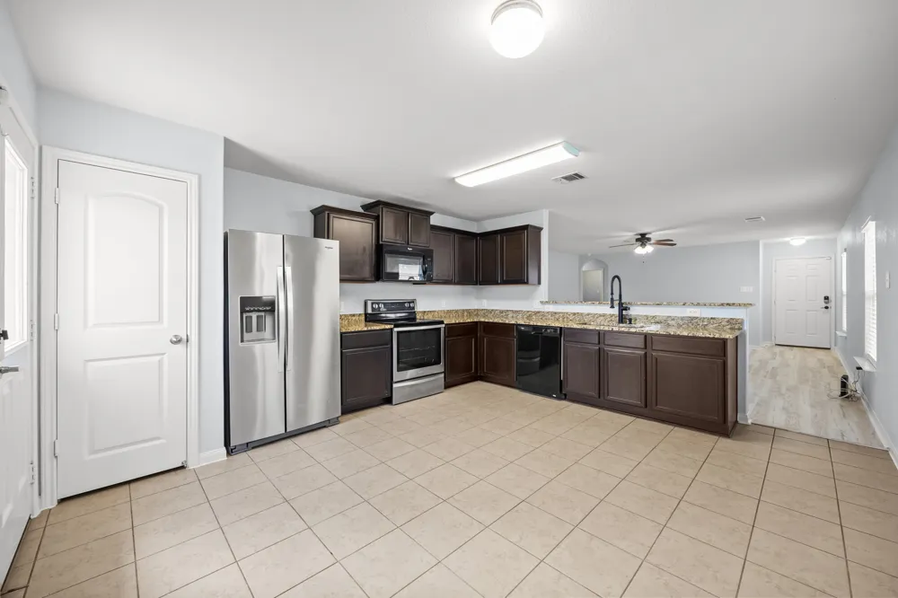 228 Millers Loop Jarrell, TX 76537