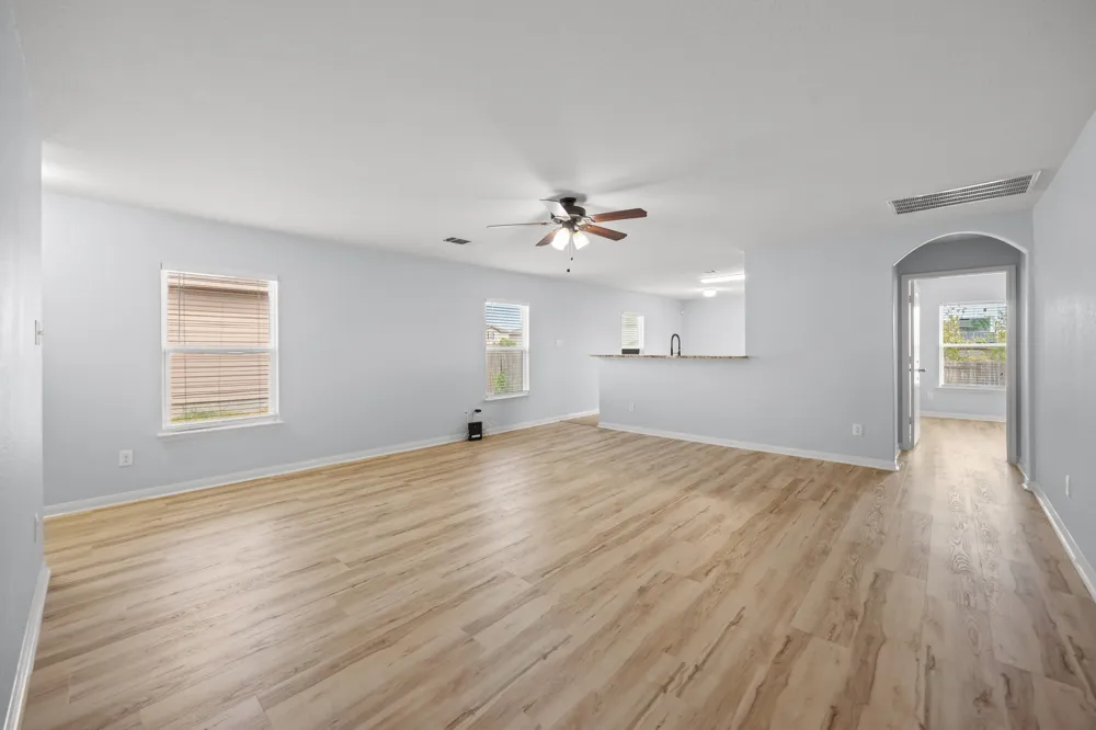 228 Millers Loop Jarrell, TX 76537