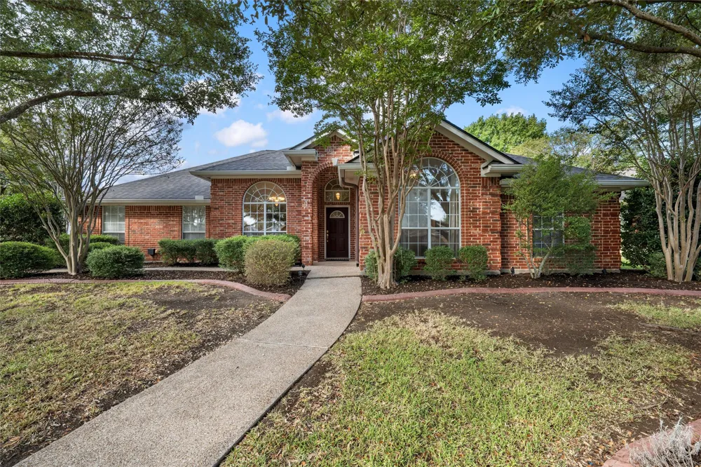 1223 Oakmanor Circle Hewitt, TX 76643