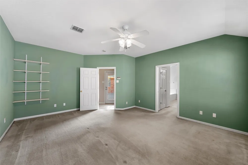1223 Oakmanor Circle Hewitt, TX 76643