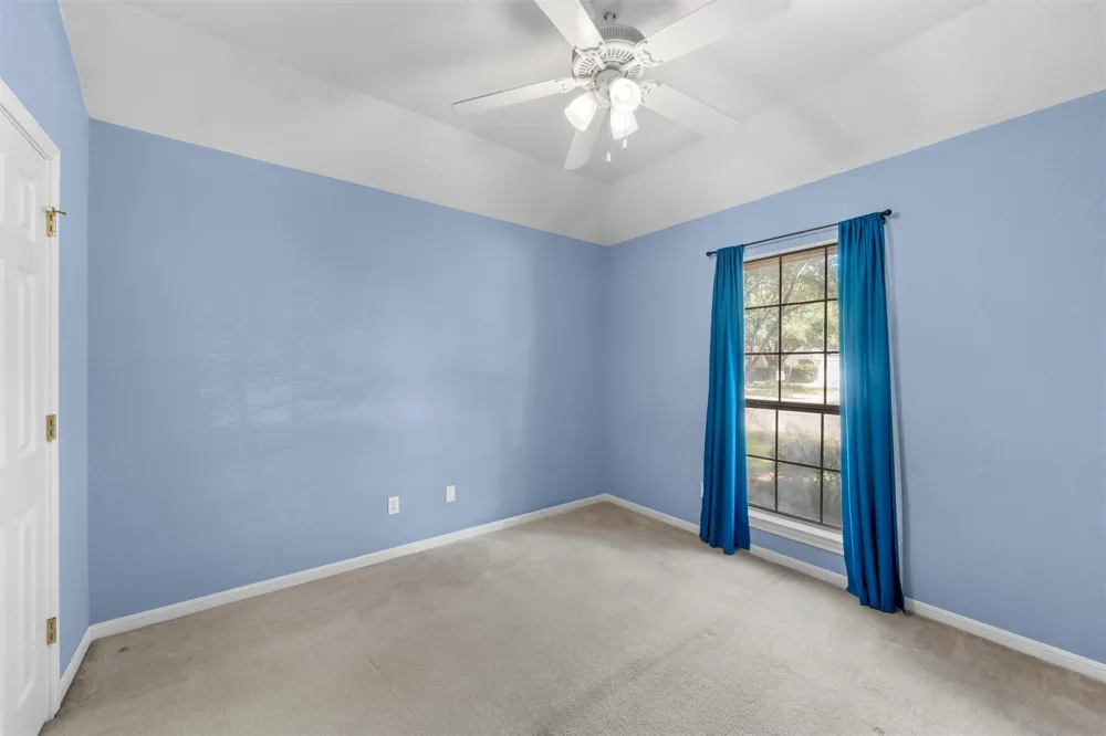 1223 Oakmanor Circle Hewitt, TX 76643