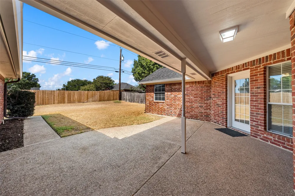 1223 Oakmanor Circle Hewitt, TX 76643