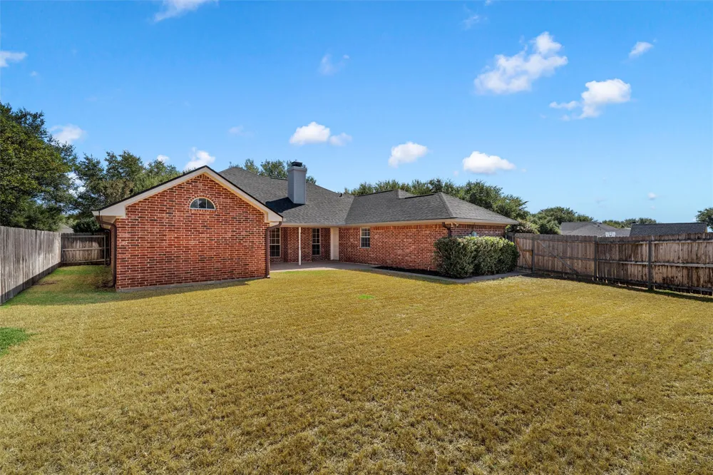 1223 Oakmanor Circle Hewitt, TX 76643