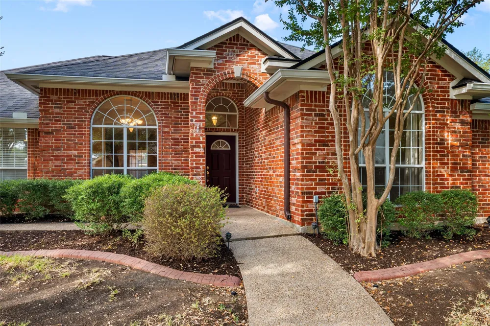 1223 Oakmanor Circle Hewitt, TX 76643