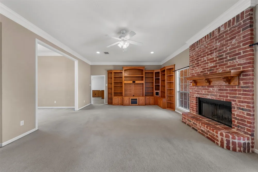 1223 Oakmanor Circle Hewitt, TX 76643
