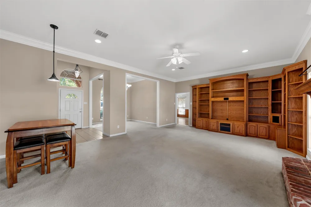 1223 Oakmanor Circle Hewitt, TX 76643