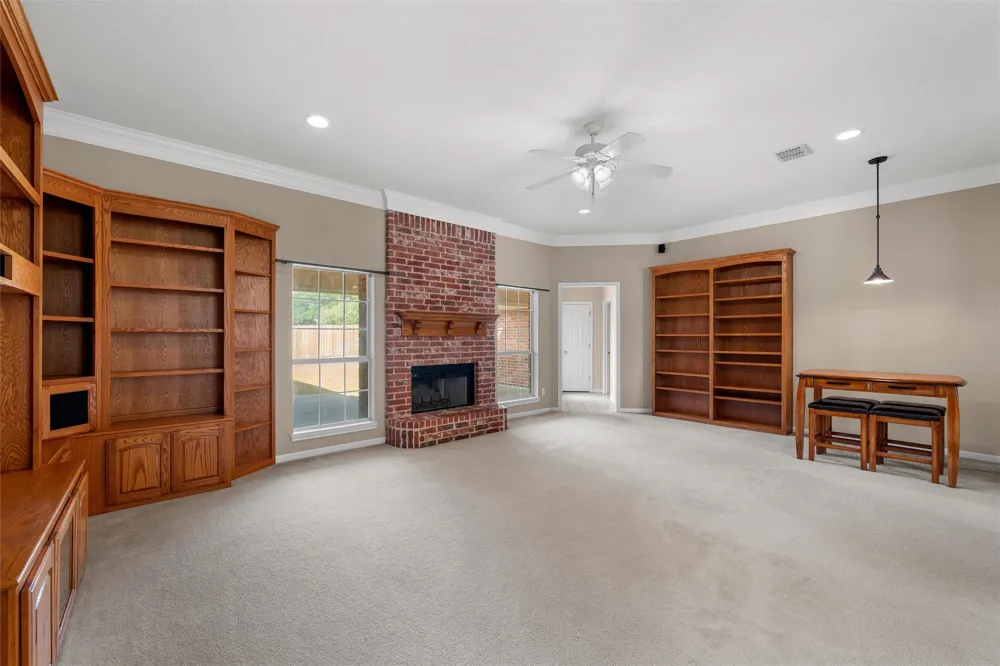 1223 Oakmanor Circle Hewitt, TX 76643