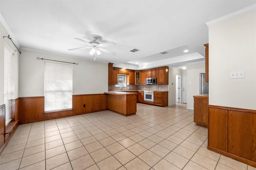 1223 Oakmanor Circle Hewitt, TX 76643