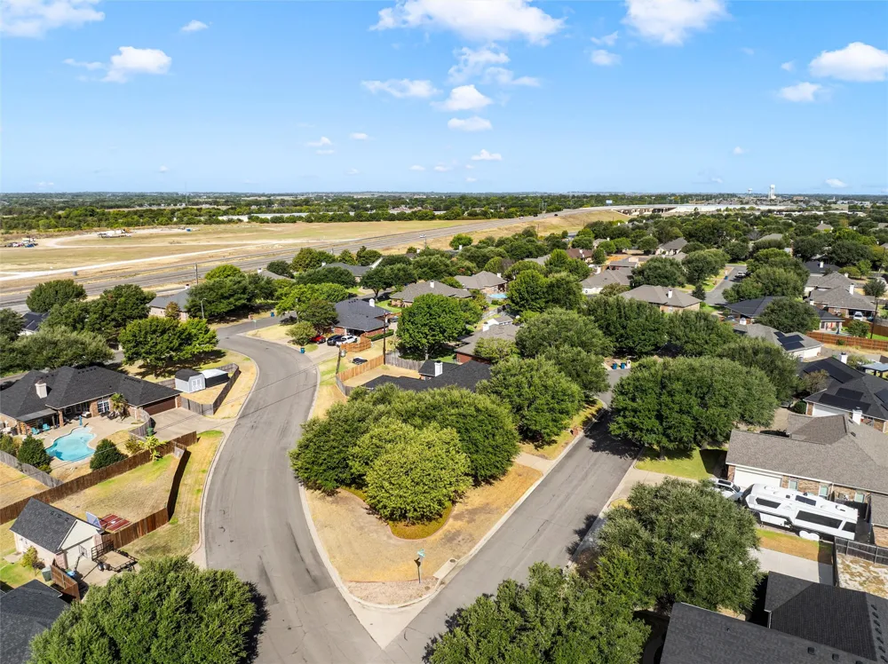 1223 Oakmanor Circle Hewitt, TX 76643