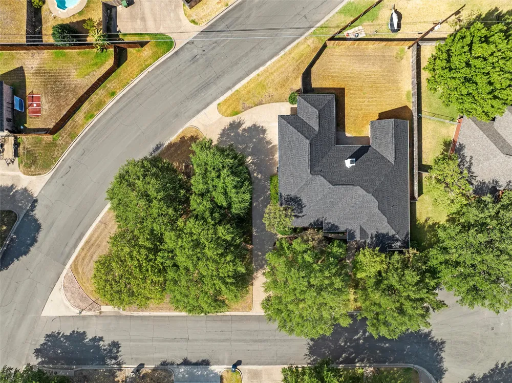 1223 Oakmanor Circle Hewitt, TX 76643