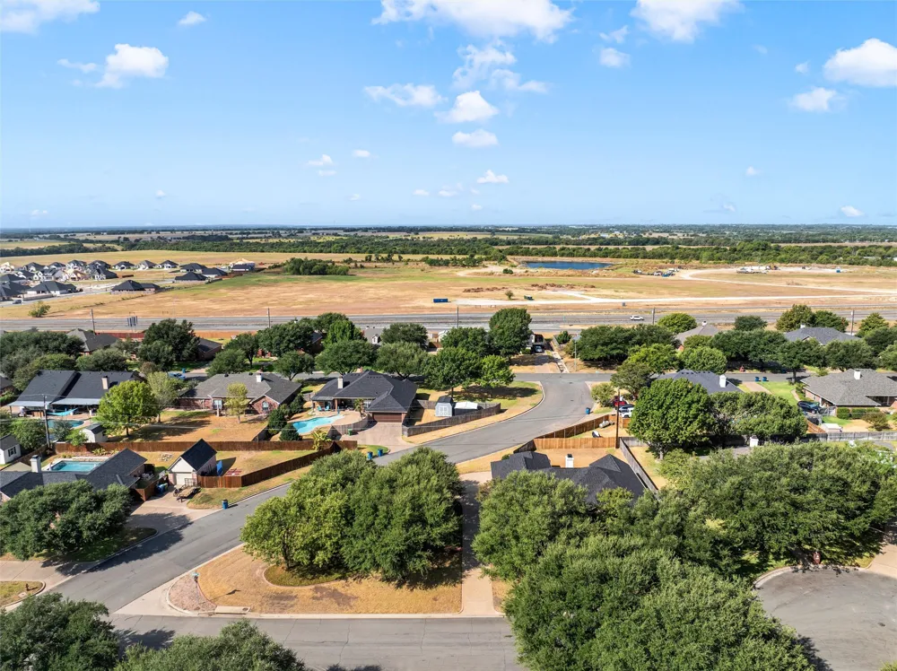 1223 Oakmanor Circle Hewitt, TX 76643