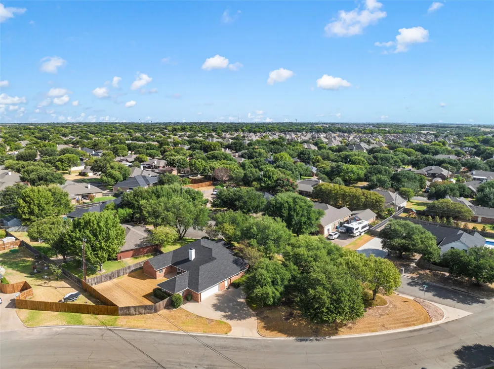 1223 Oakmanor Circle Hewitt, TX 76643