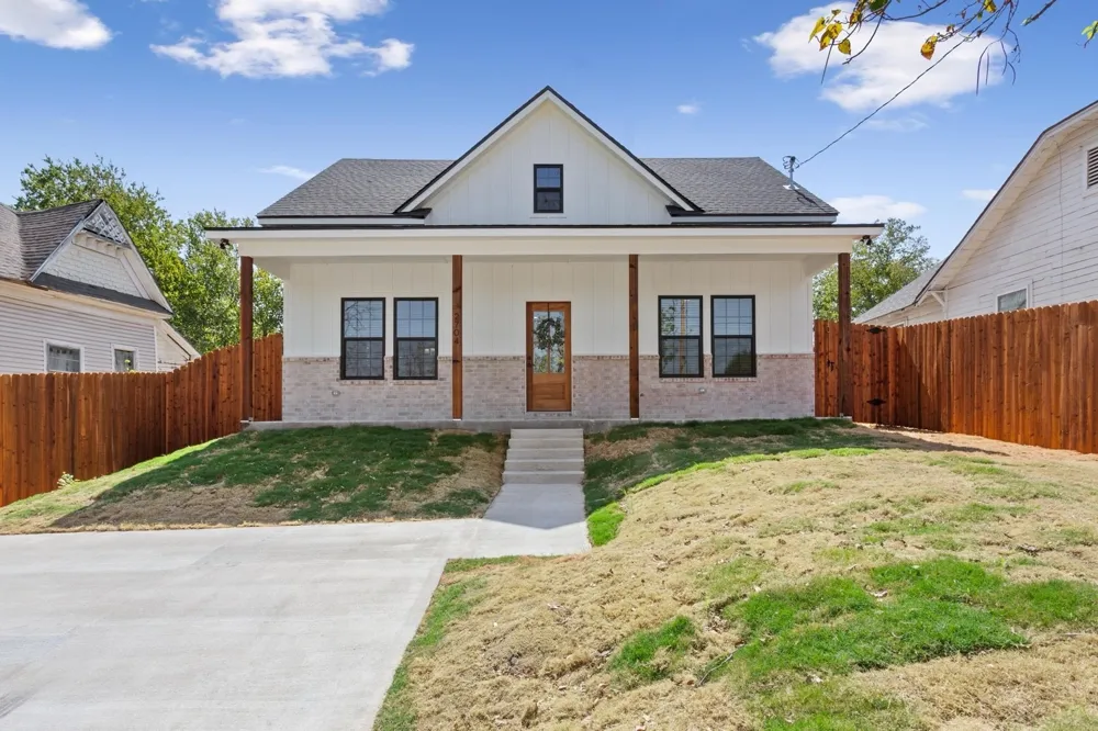 2704 Clay Avenue Waco, TX 76711