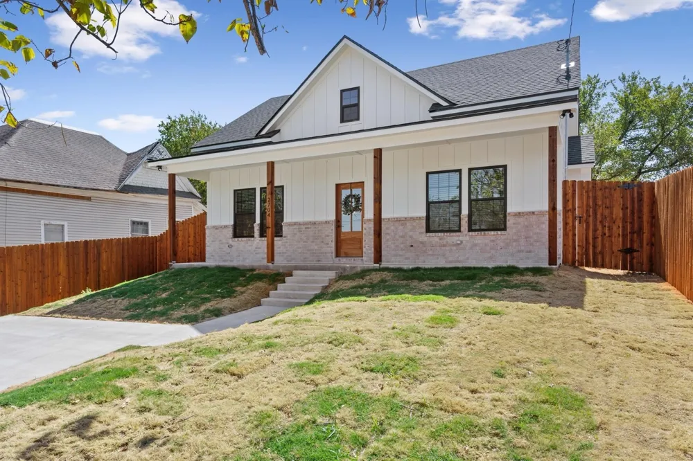 2704 Clay Avenue Waco, TX 76711