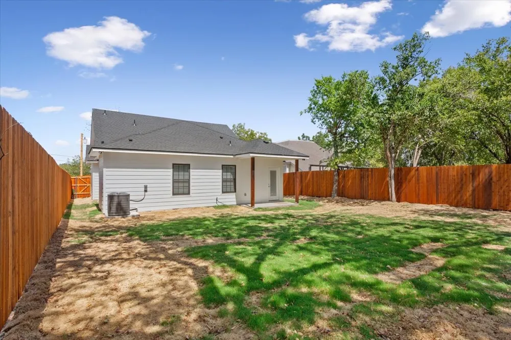2704 Clay Avenue Waco, TX 76711