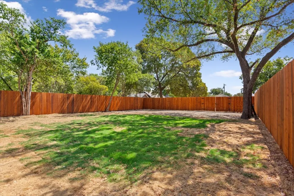 2704 Clay Avenue Waco, TX 76711