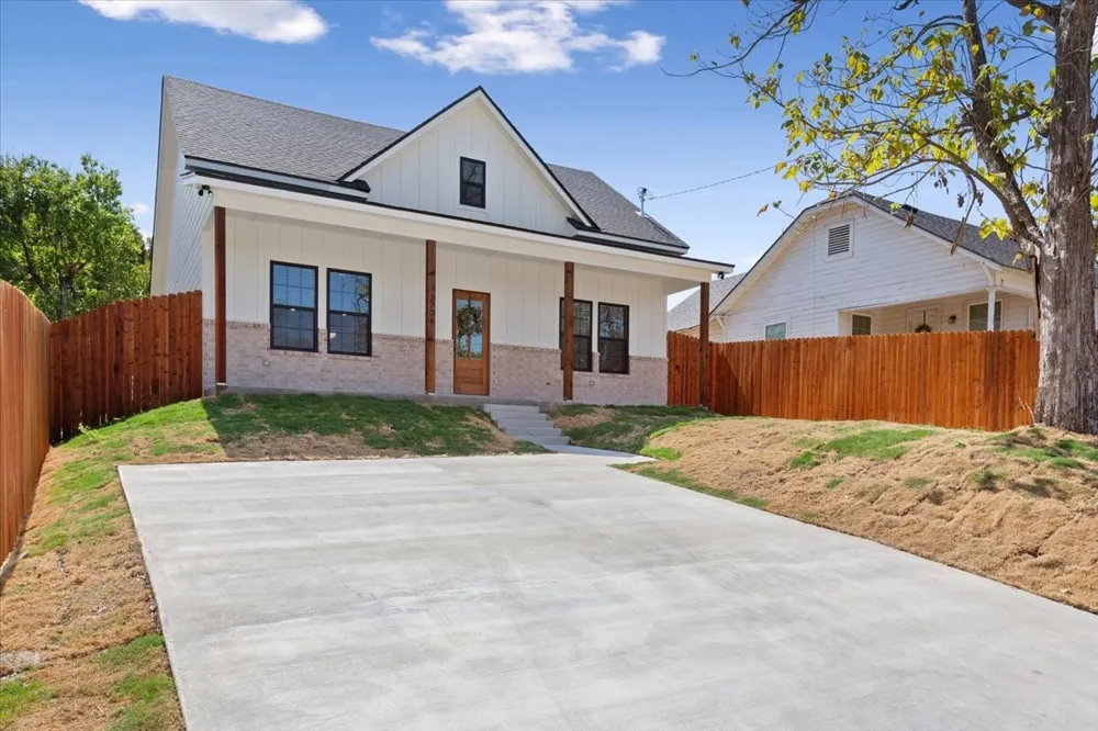 2704 Clay Avenue Waco, TX 76711