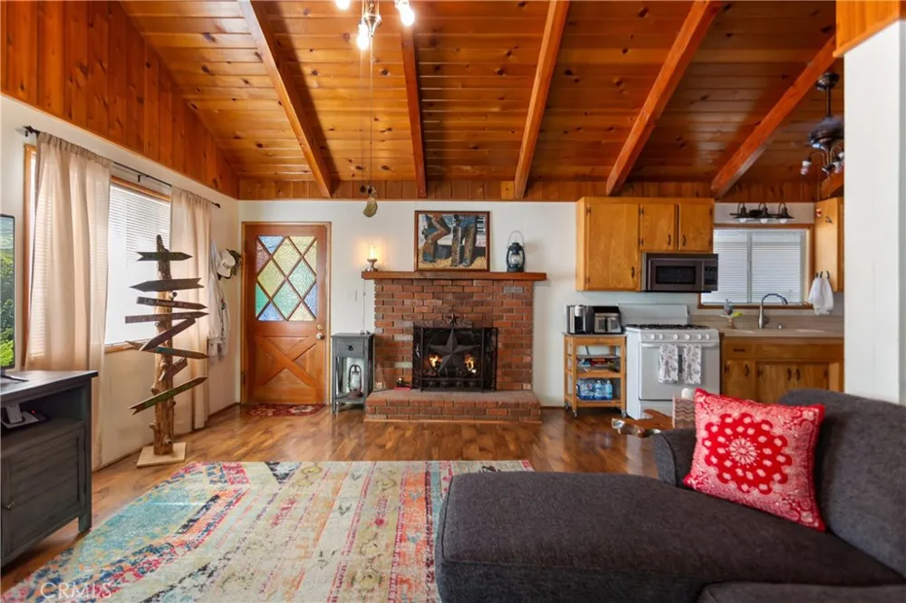 24948 Faulhorn Drive Crestline, CA 92325