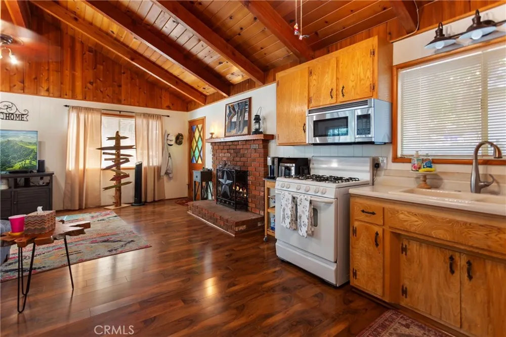 24948 Faulhorn Drive Crestline, CA 92325