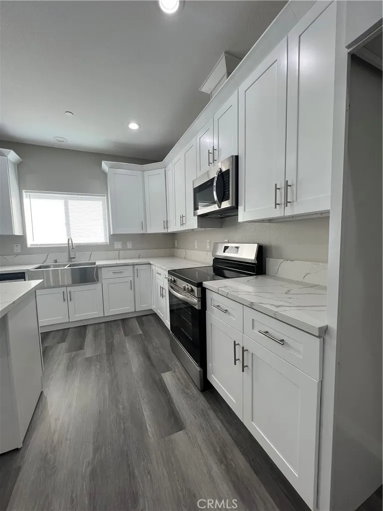 40546 172nd Street East Lake Los Angeles, CA 93525
