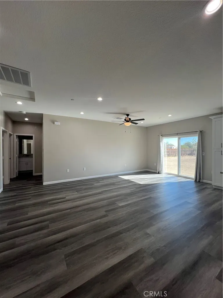 40546 172nd Street East Lake Los Angeles, CA 93525