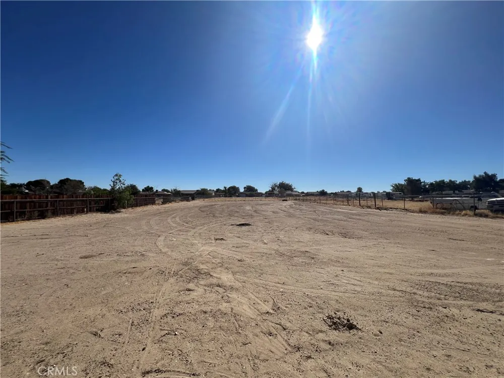 40546 172nd Street East Lake Los Angeles, CA 93525