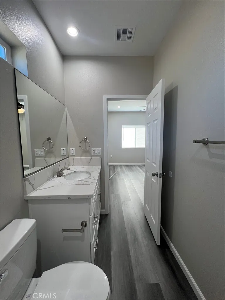 40546 172nd Street East Lake Los Angeles, CA 93525
