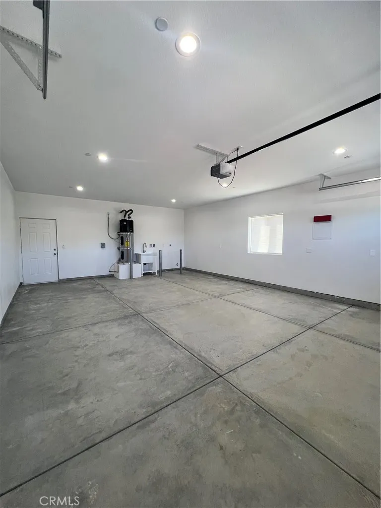 40546 172nd Street East Lake Los Angeles, CA 93525
