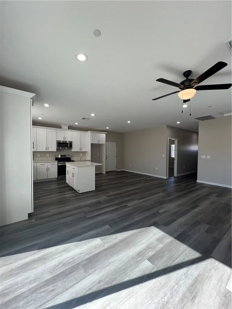 40546 172nd Street East Lake Los Angeles, CA 93525