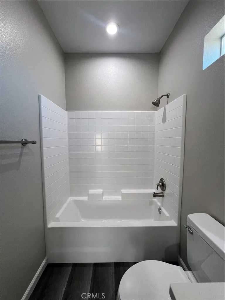 40546 172nd Street East Lake Los Angeles, CA 93525