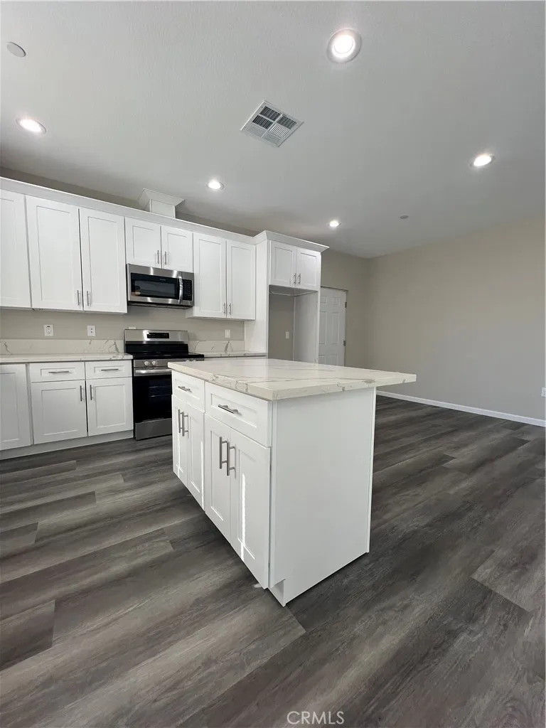 40546 172nd Street East Lake Los Angeles, CA 93525