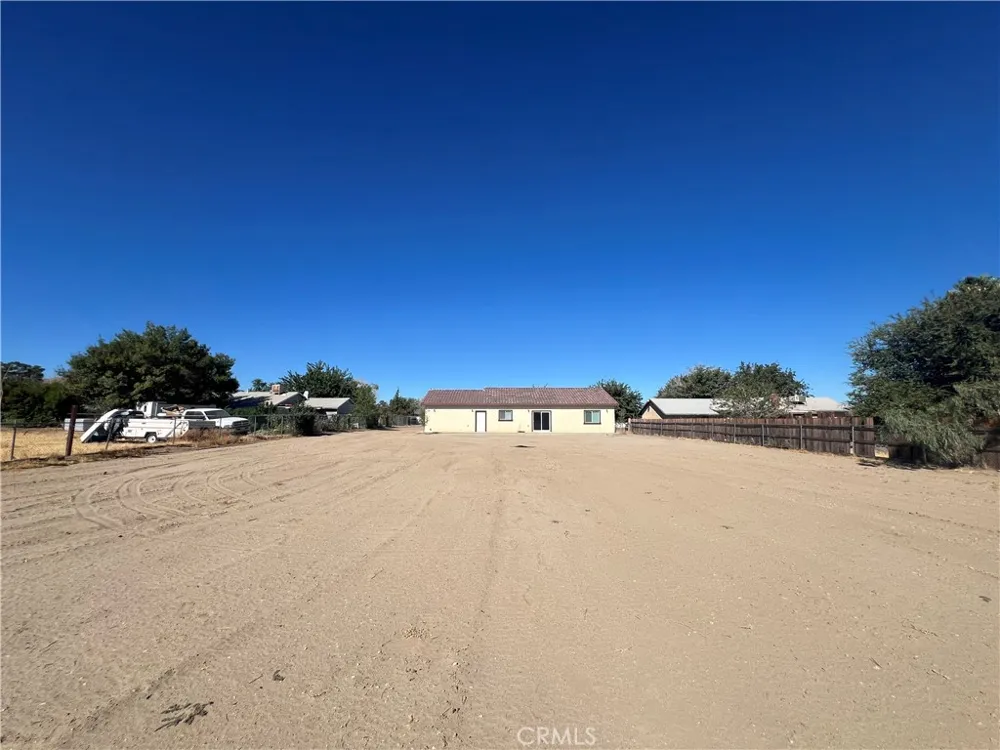 40546 172nd Street East Lake Los Angeles, CA 93525