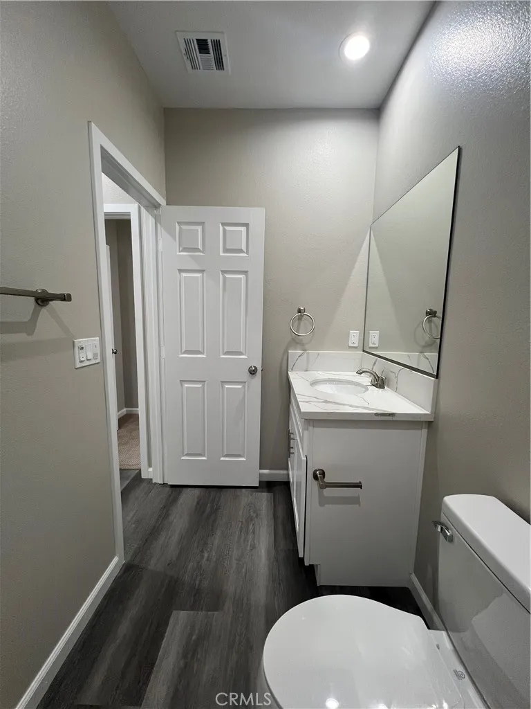 40546 172nd Street East Lake Los Angeles, CA 93525