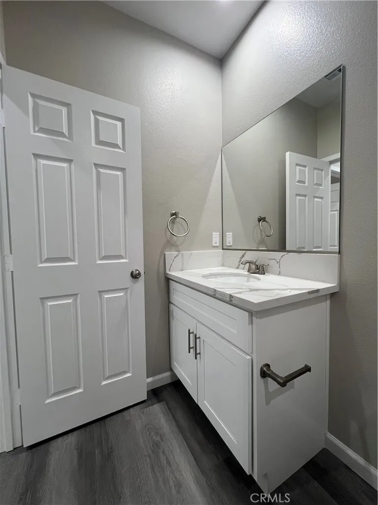 40546 172nd Street East Lake Los Angeles, CA 93525