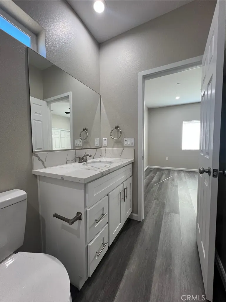 40546 172nd Street East Lake Los Angeles, CA 93525