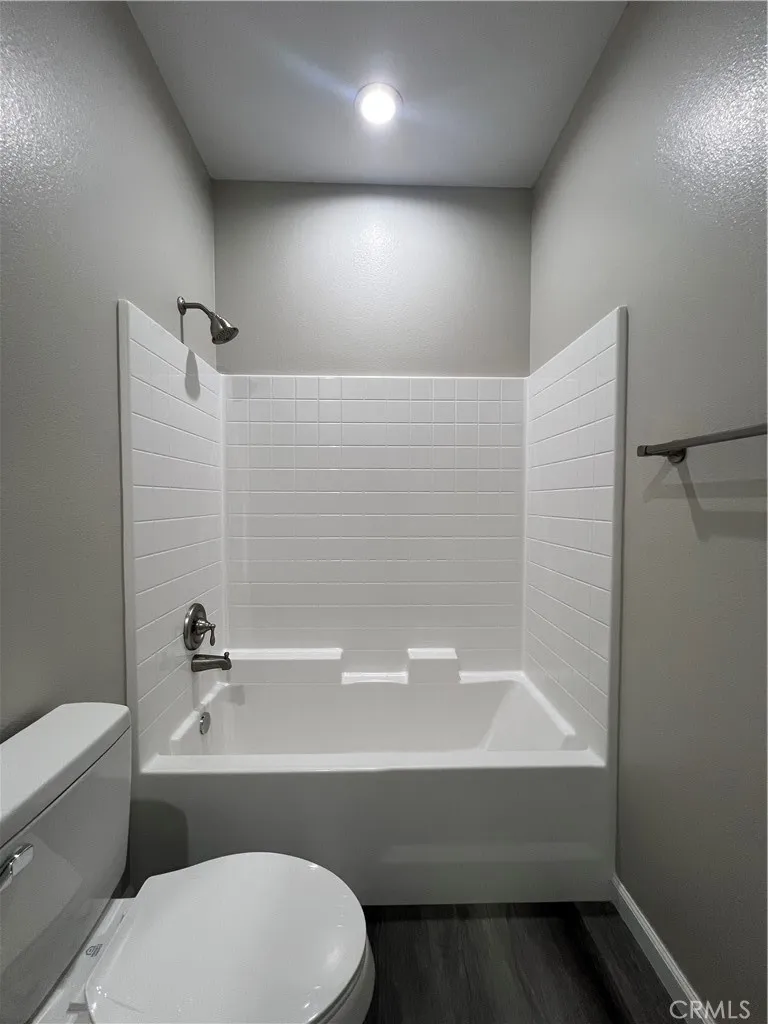 40546 172nd Street East Lake Los Angeles, CA 93525