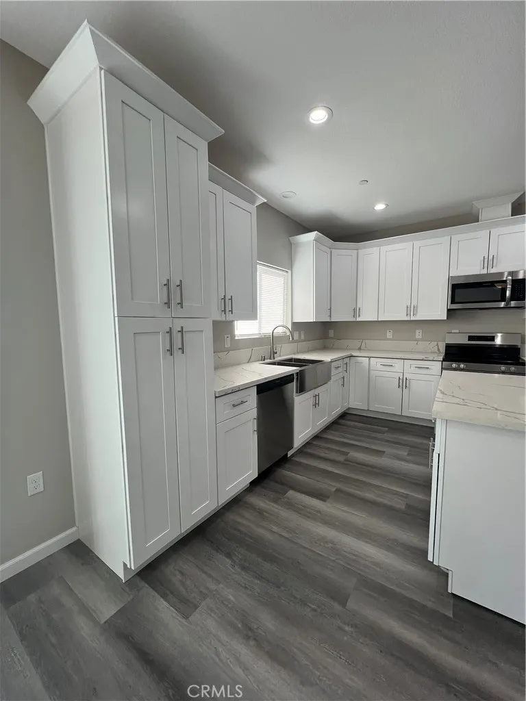 40546 172nd Street East Lake Los Angeles, CA 93525