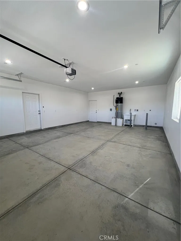 40546 172nd Street East Lake Los Angeles, CA 93525