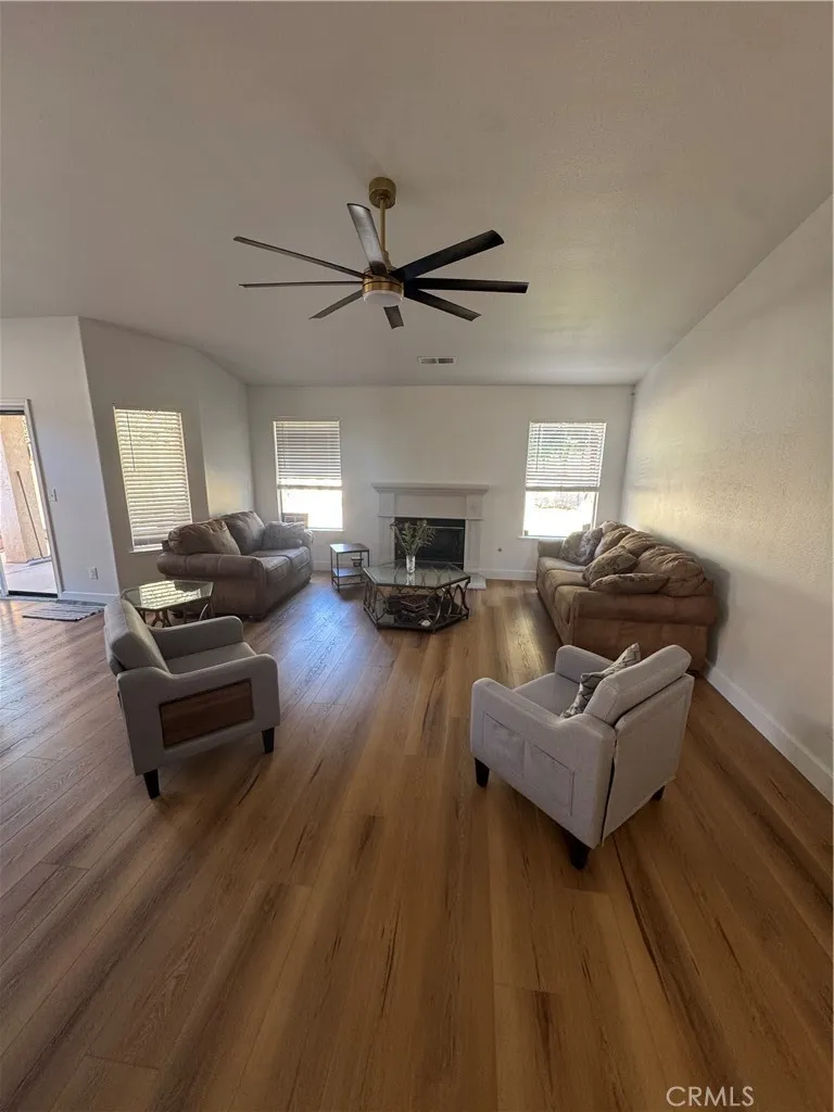4994 W Decatur Fresno, CA 93722