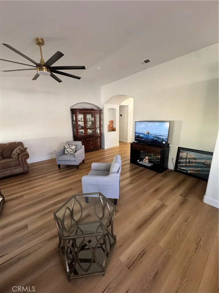 4994 W Decatur Fresno, CA 93722