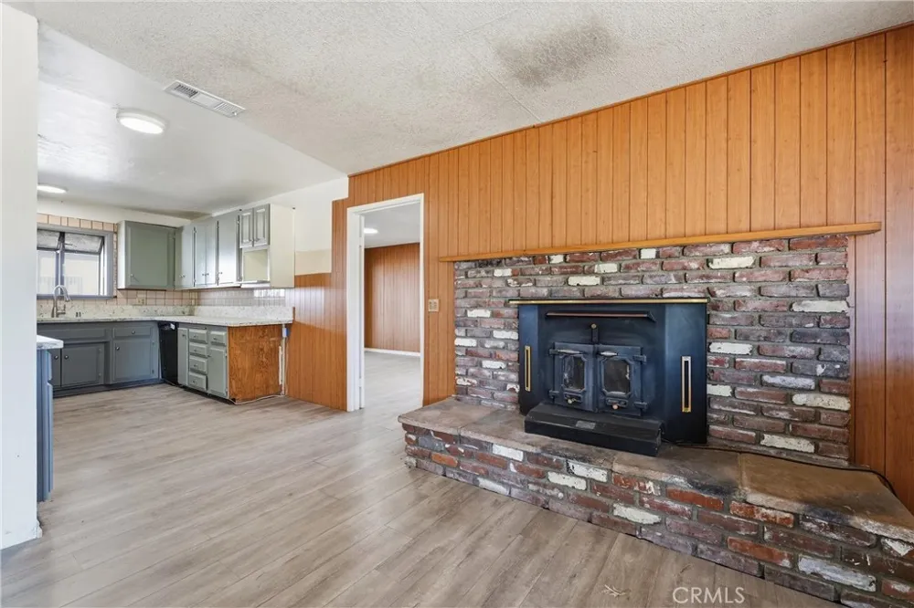 11221 Valle Vista Phelan, CA 92371