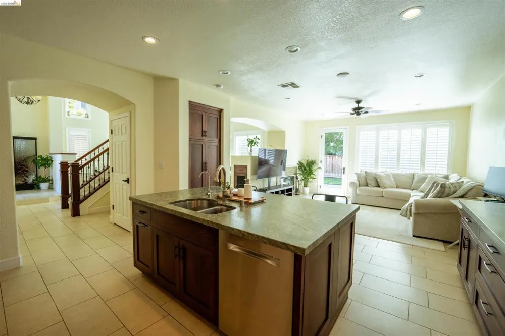 1510 Sunrise Dr Gilroy, CA 95020