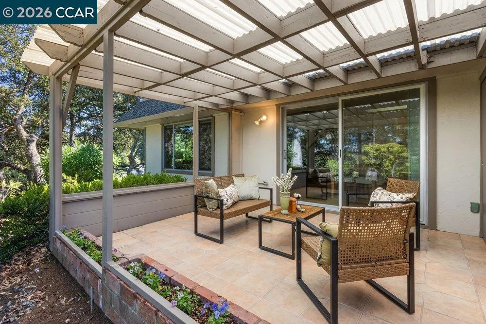 2877 Ptarmigan Dr #2 Walnut Creek, CA 94595
