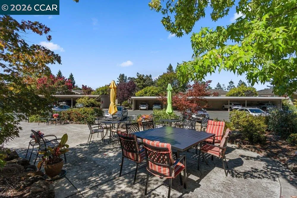 2877 Ptarmigan Dr #2 Walnut Creek, CA 94595