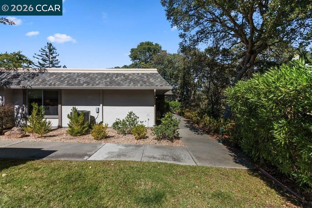 2877 Ptarmigan Dr #2 Walnut Creek, CA 94595