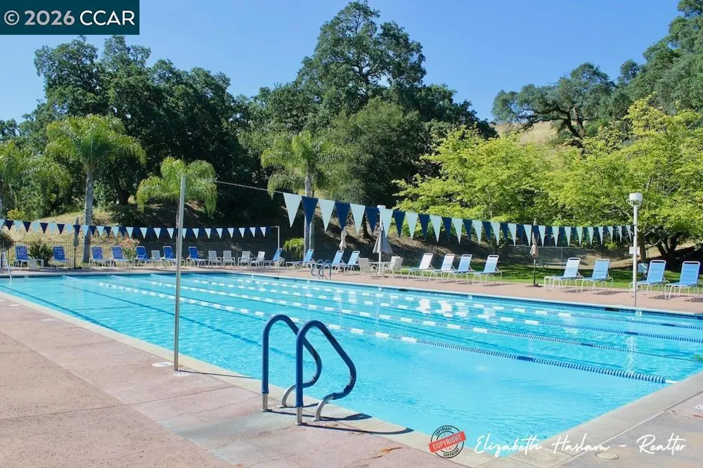 2877 Ptarmigan Dr #2 Walnut Creek, CA 94595