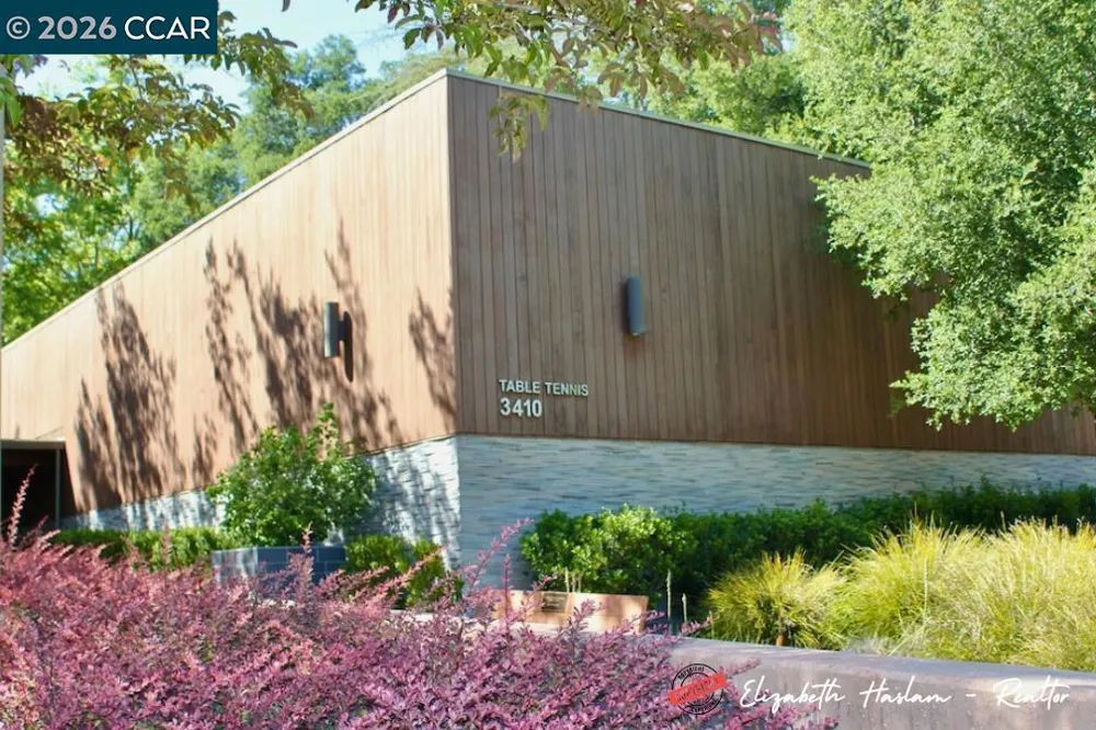 2877 Ptarmigan Dr #2 Walnut Creek, CA 94595
